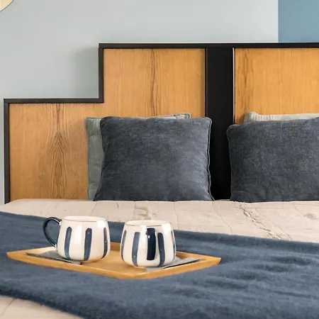 Checkers Queen Elizabeth Ultracentral