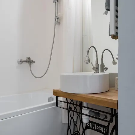 Checkers Queen Elizabeth Ultracentral *