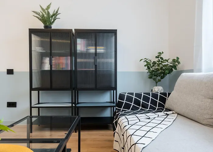 Checkers Queen Elizabeth Ultracentral * Bucureşti