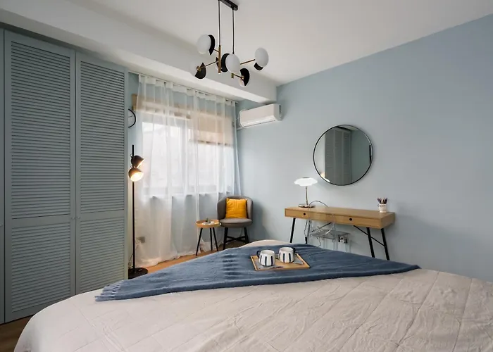 Checkers Queen Elizabeth Ultracentral Bucureşti