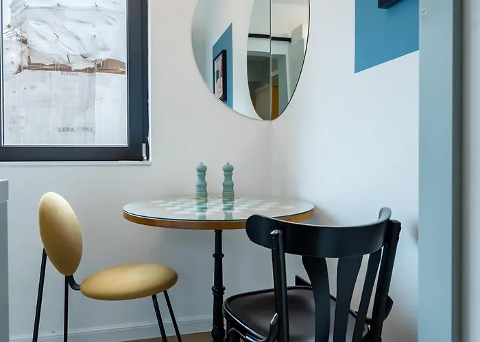 Checkers Queen Elizabeth Ultracentral *