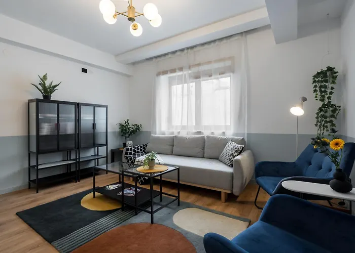 Checkers Queen Elizabeth Ultracentral