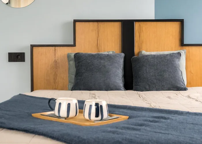 Checkers Queen Elizabeth Ultracentral