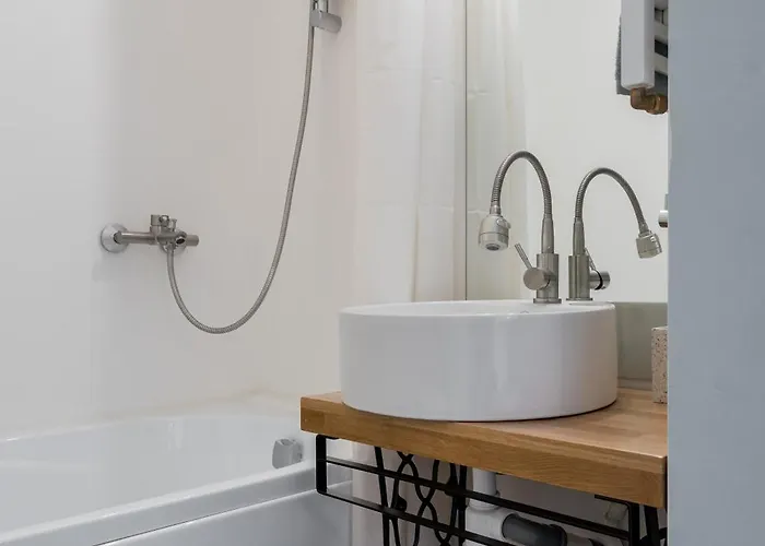 Checkers Queen Elizabeth Ultracentral *