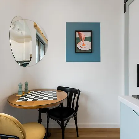 Checkers Queen Elizabeth Ultracentral *