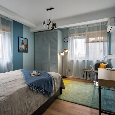 Checkers Queen Elizabeth Ultracentral Apartment