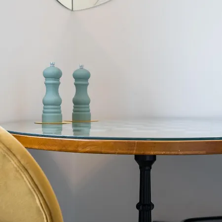 Checkers Queen Elizabeth Ultracentral Apartment