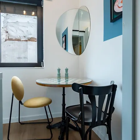 Checkers Queen Elizabeth Ultracentral *