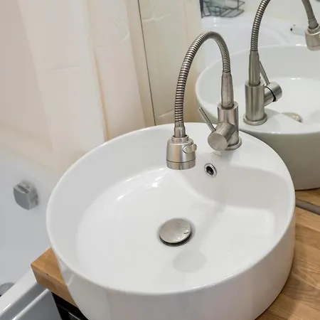 Checkers Queen Elizabeth Ultracentral