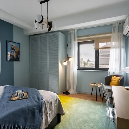 Checkers Queen Elizabeth Ultracentral Βουκουρέστι