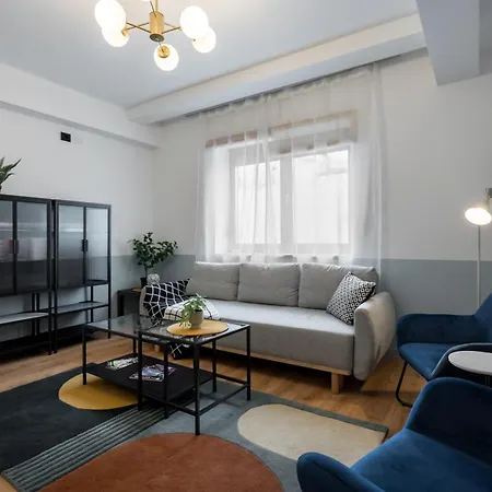 Checkers Queen Elizabeth Ultracentral