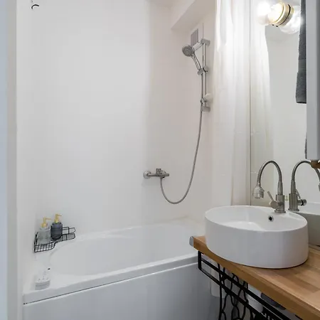 Checkers Queen Elizabeth Ultracentral Βουκουρέστι