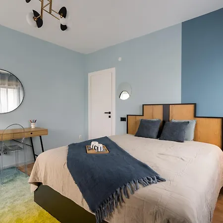 Checkers Queen Elizabeth Ultracentral Bucarest