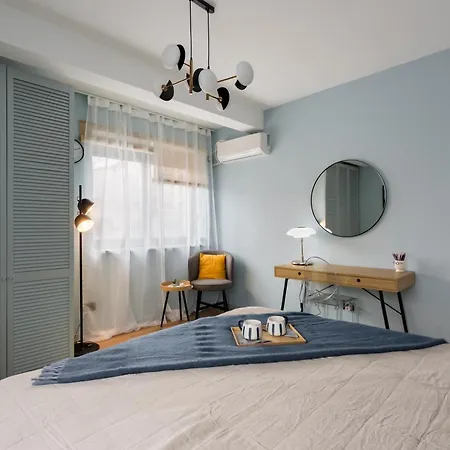 Checkers Queen Elizabeth Ultracentral Bucarest