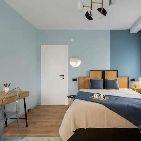 Checkers Queen Elizabeth Ultracentral Bucarest