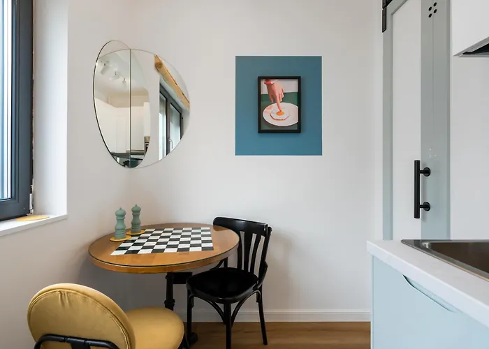 Checkers Queen Elizabeth Ultracentral *