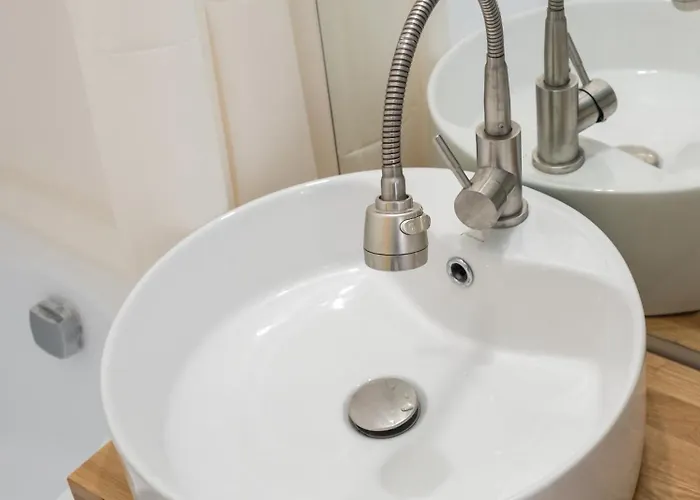 Checkers Queen Elizabeth Ultracentral