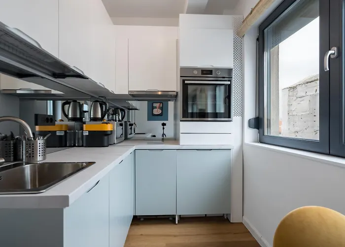 Checkers Queen Elizabeth Ultracentral Bucareste