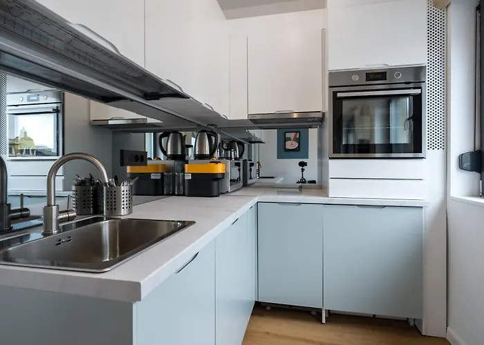 Checkers Queen Elizabeth Ultracentral Bucareste