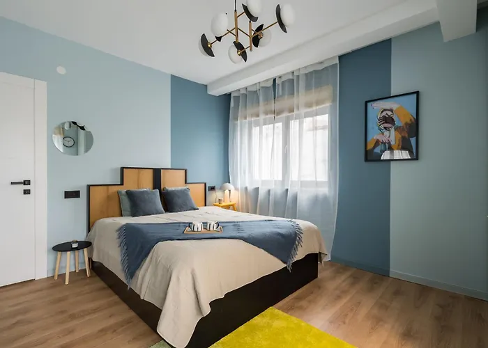 Checkers Queen Elizabeth Ultracentral * Bucareste