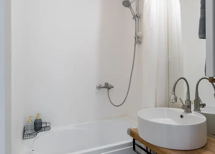 Checkers Queen Elizabeth Ultracentral Bucareste